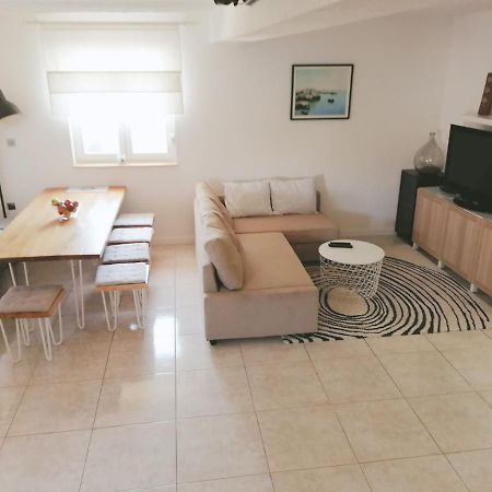 House For Rent Paola Villa ราชานาส ภายนอก รูปภาพ