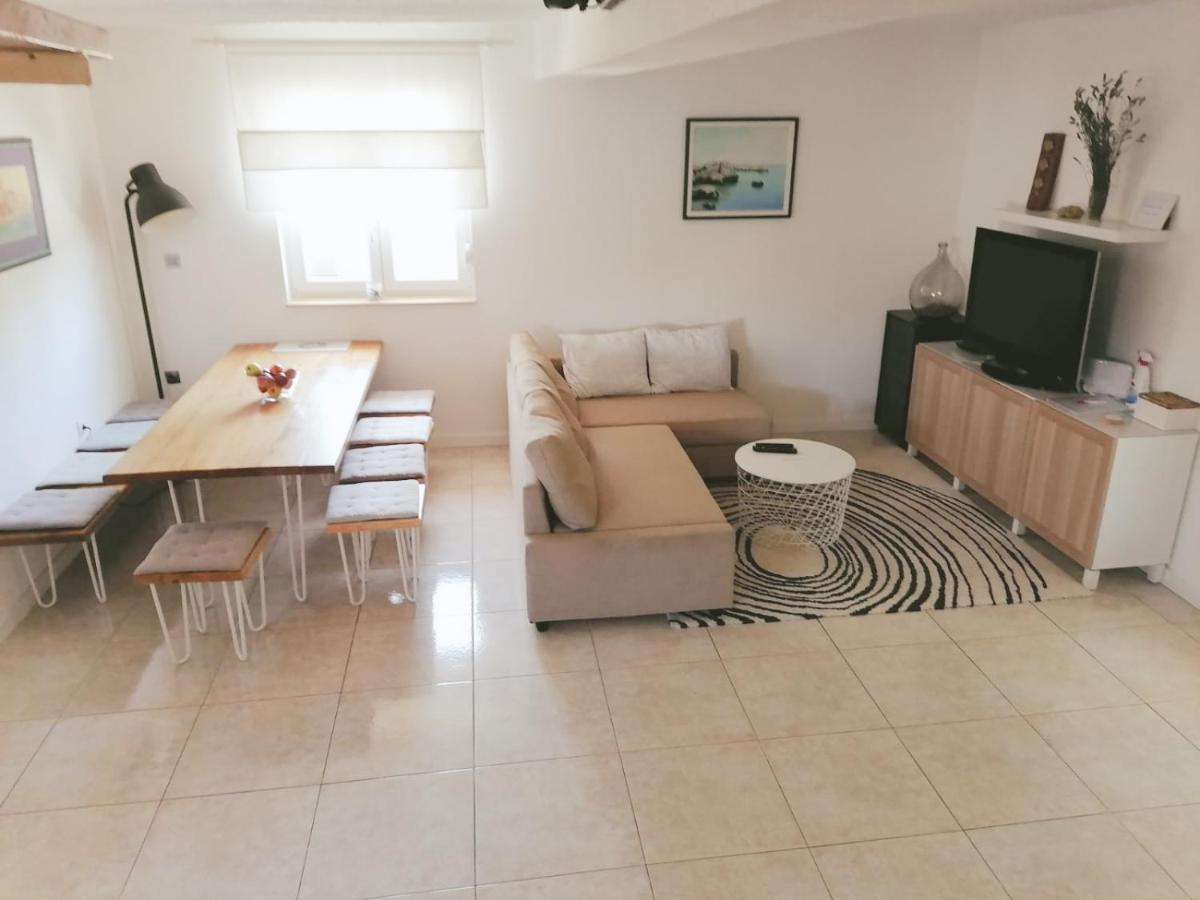 House For Rent Paola Villa ราชานาส ภายนอก รูปภาพ