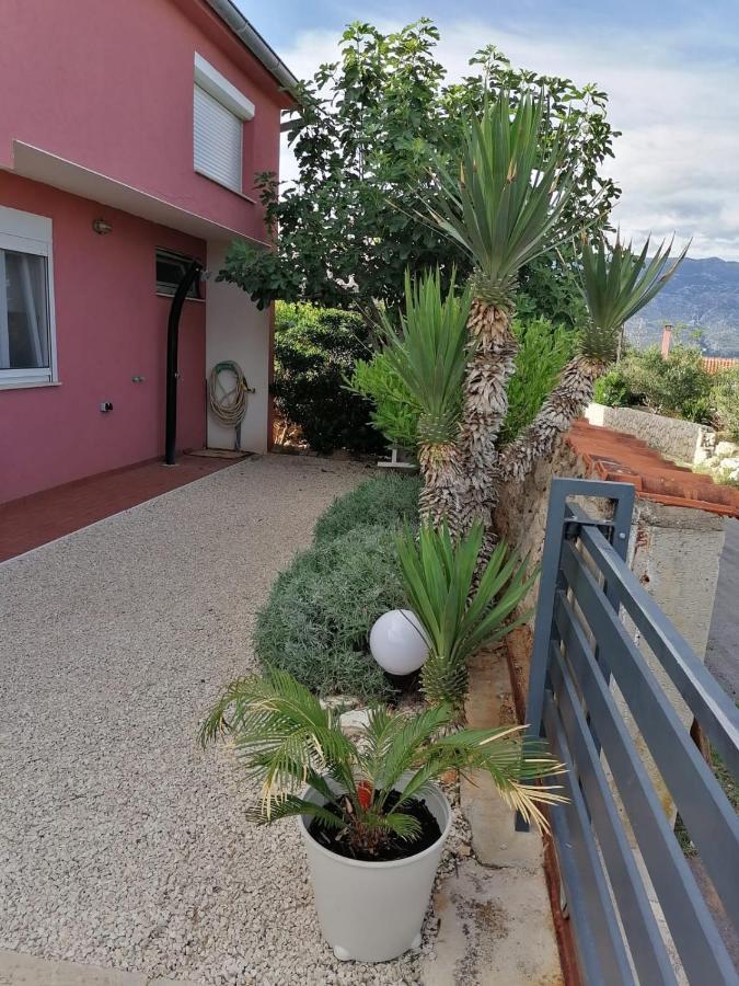 House For Rent Paola Villa ราชานาส ภายนอก รูปภาพ
