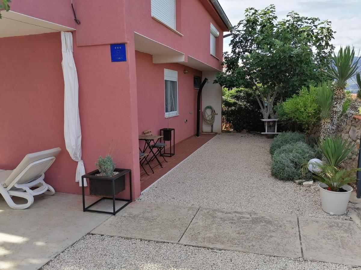 House For Rent Paola Villa ราชานาส ภายนอก รูปภาพ