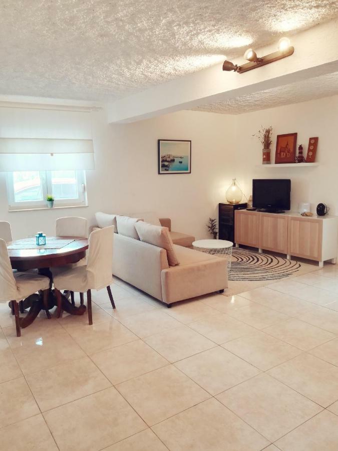House For Rent Paola Villa ราชานาส ภายนอก รูปภาพ