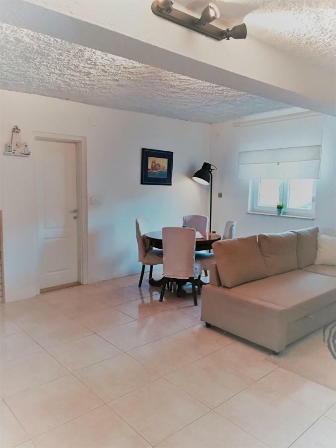 House For Rent Paola Villa ราชานาส ภายนอก รูปภาพ