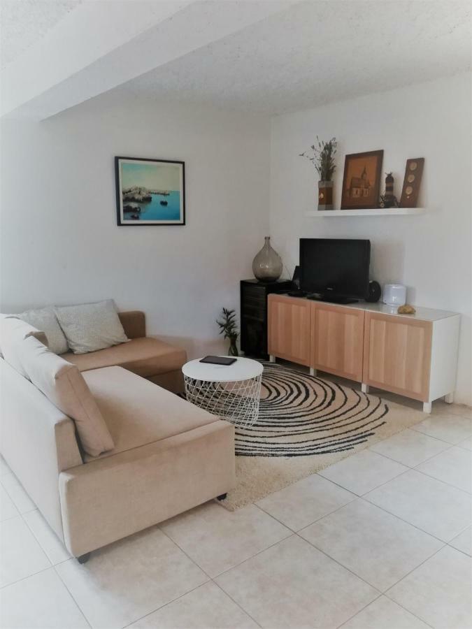 House For Rent Paola Villa ราชานาส ภายนอก รูปภาพ
